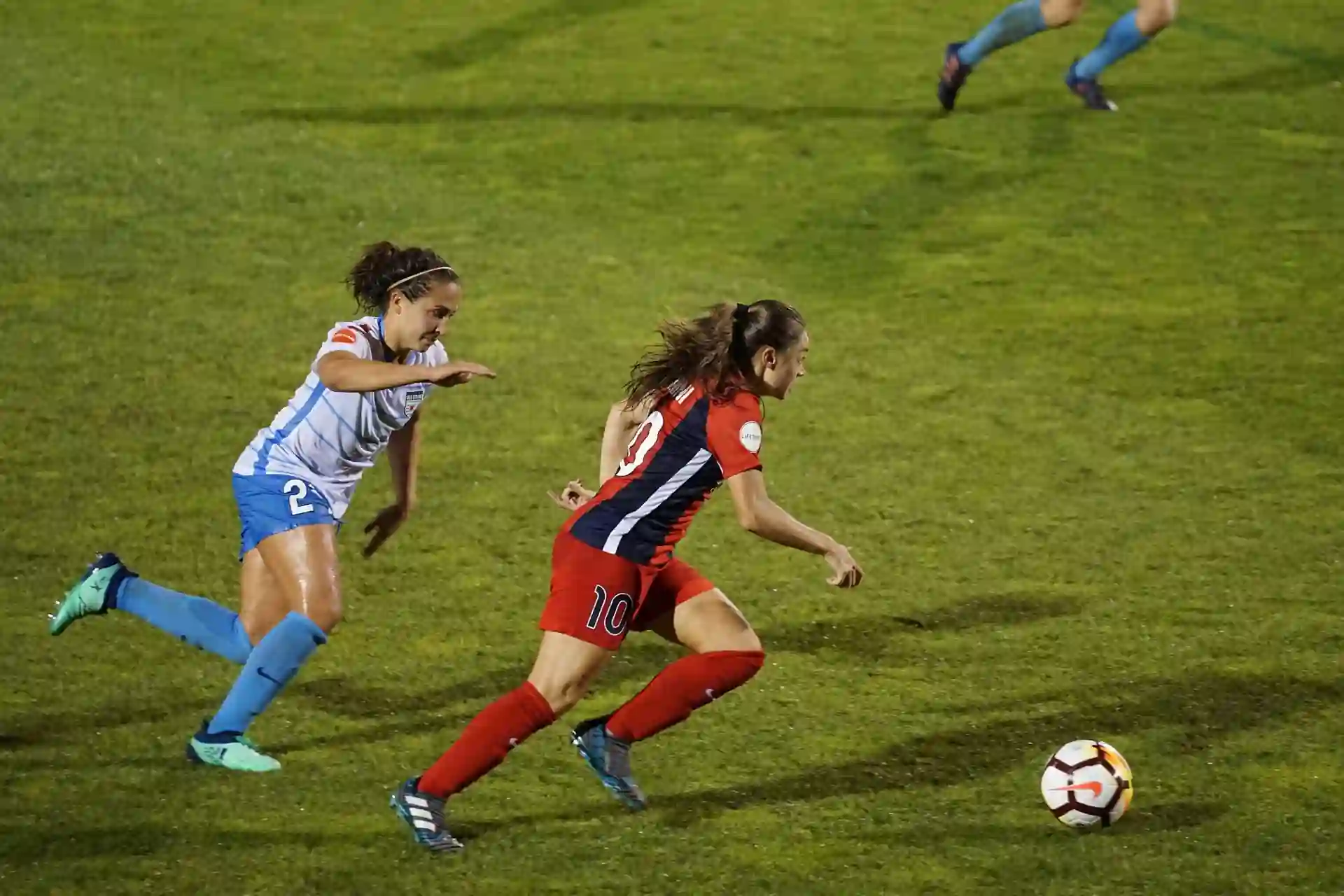 Futbolistas mujeres - gatuca Diseños de fútbol y basketball